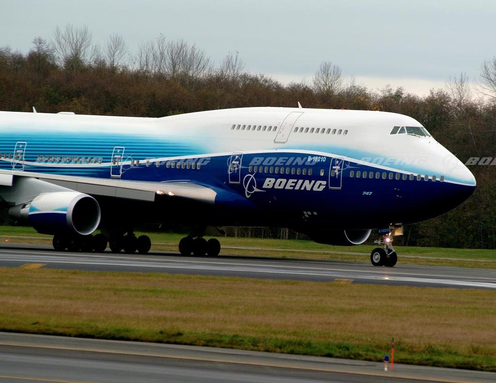 Boeing Images - 747-400 New Blue and White Livery