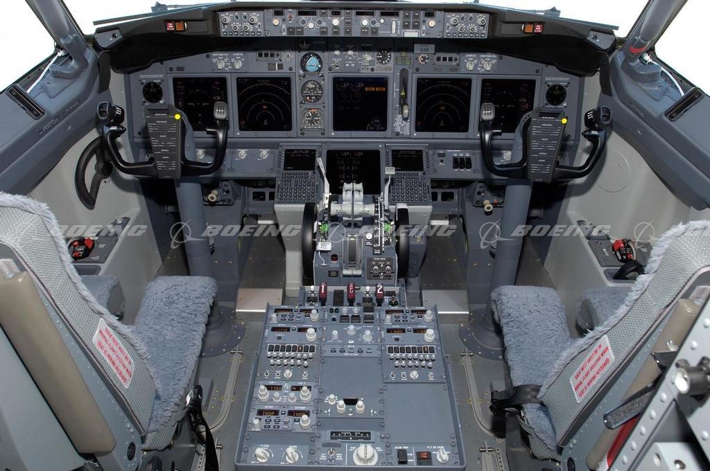 Boeing Images - 737-800 Flight Deck Detail