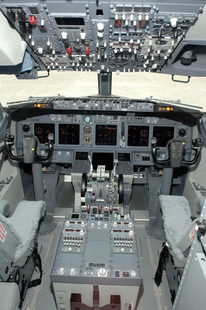 Boeing Images - 737-700 Flight Deck