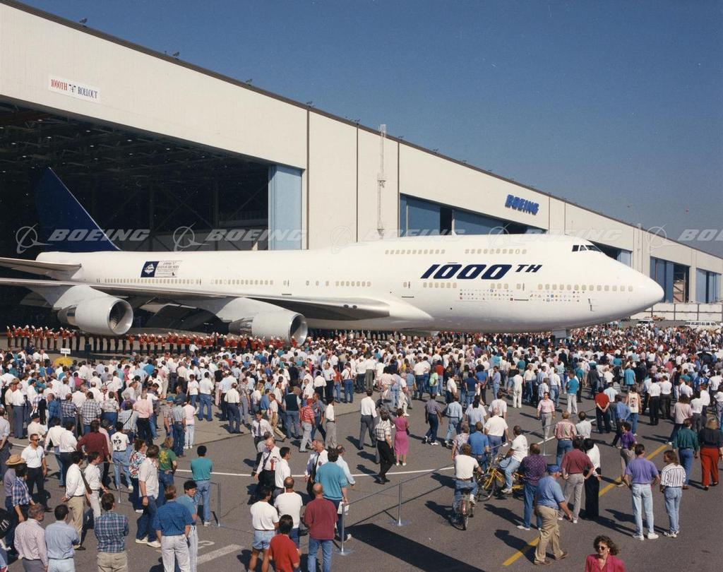 Singapore Airlines takes delivery of the world's 1,000th Boeing