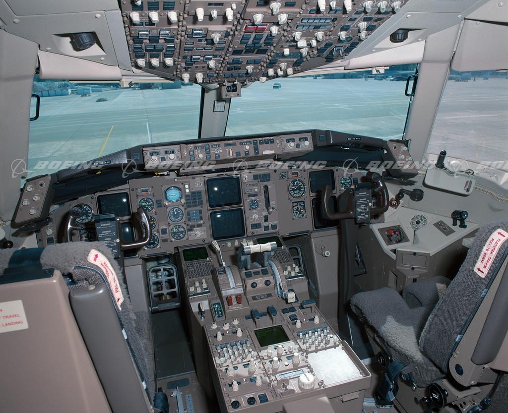 Boeing Images - 767-300 Flight Deck