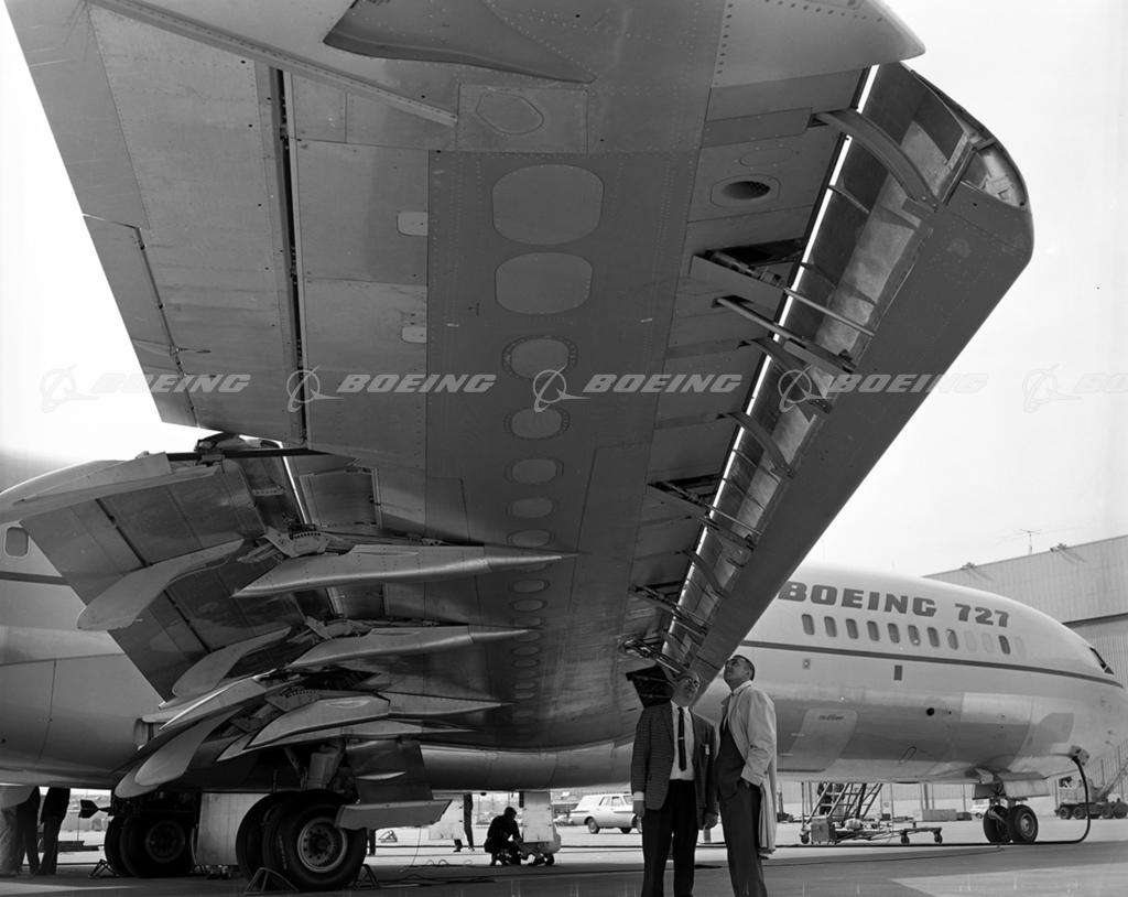 Boeing Images - Boeing 727 wing-underside