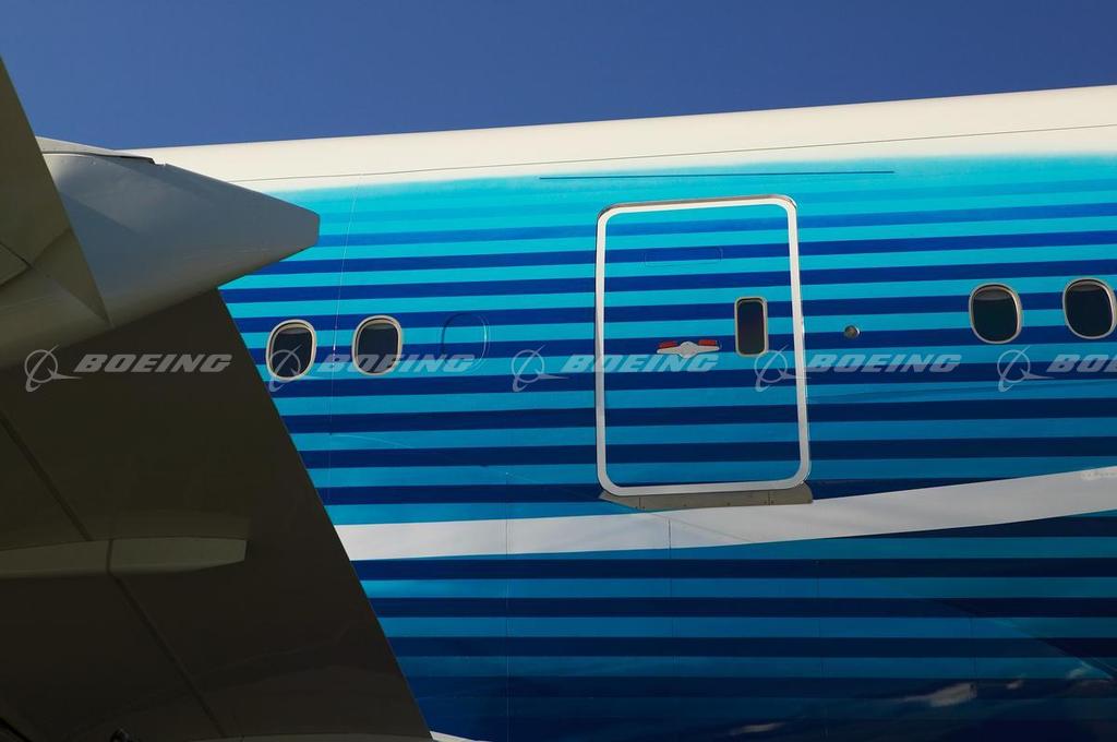 Boeing Images - 777-200LR Worldliner Door and Fuselage