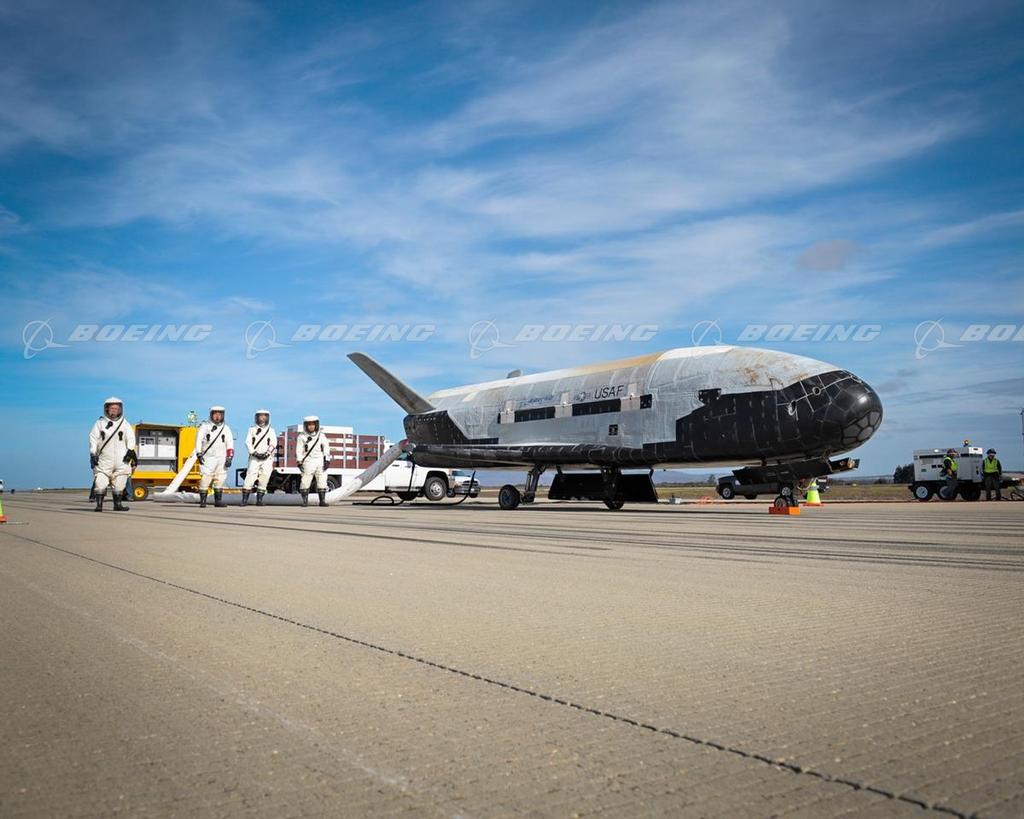 Boeing Images - Boeing-built X-37B Orbital Test Vehicle Successfully ...